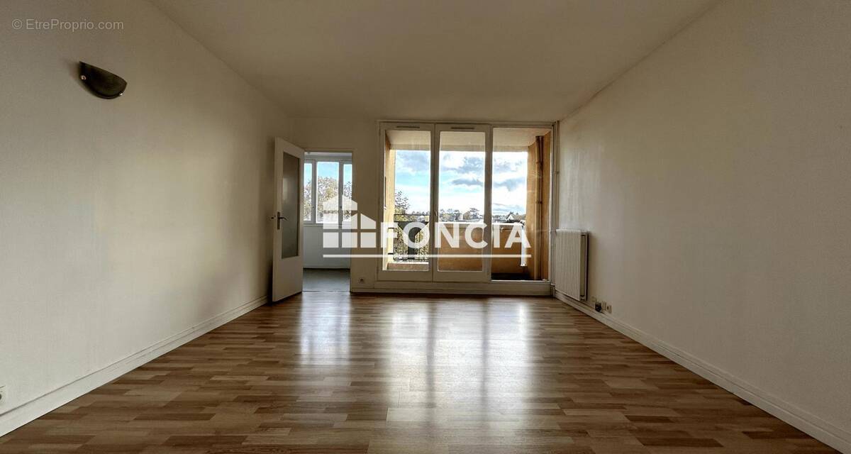 Appartement à CORBEIL-ESSONNES