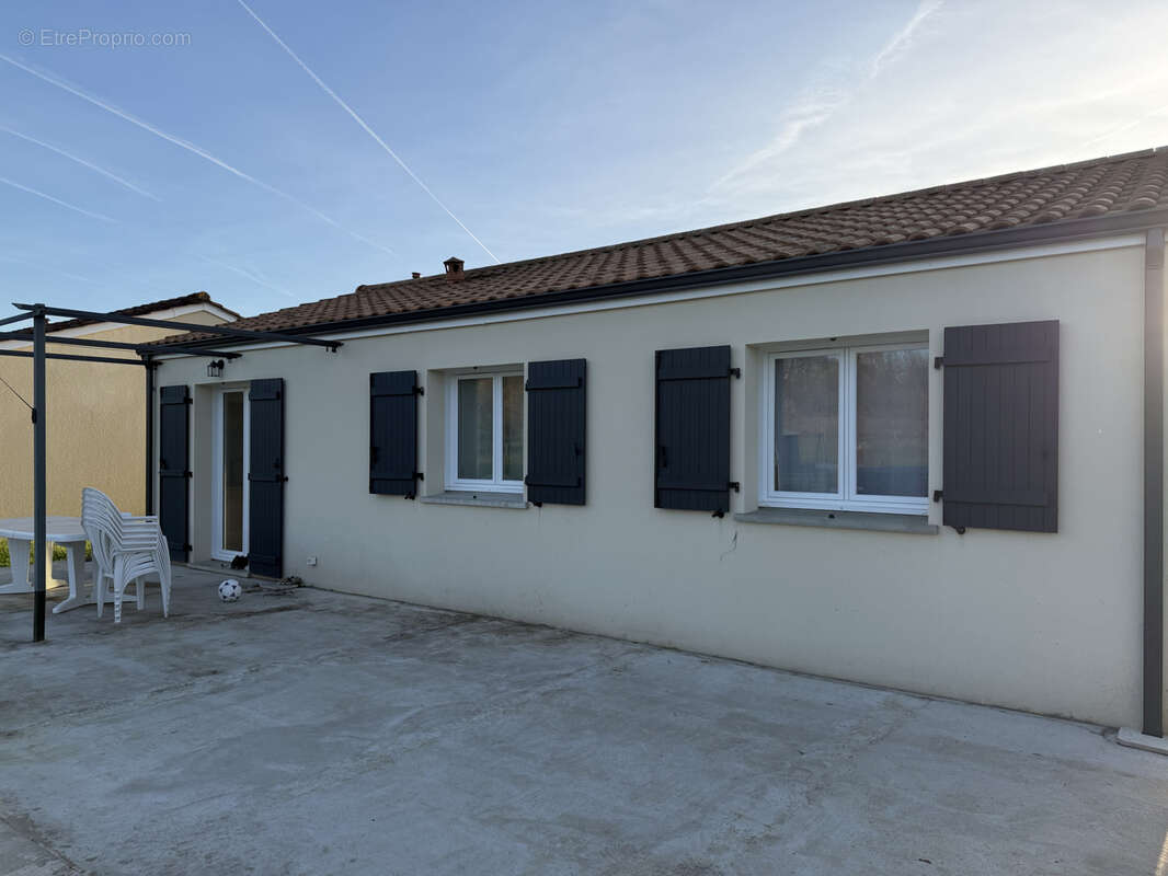 Maison à LA ROCHE-CHALAIS