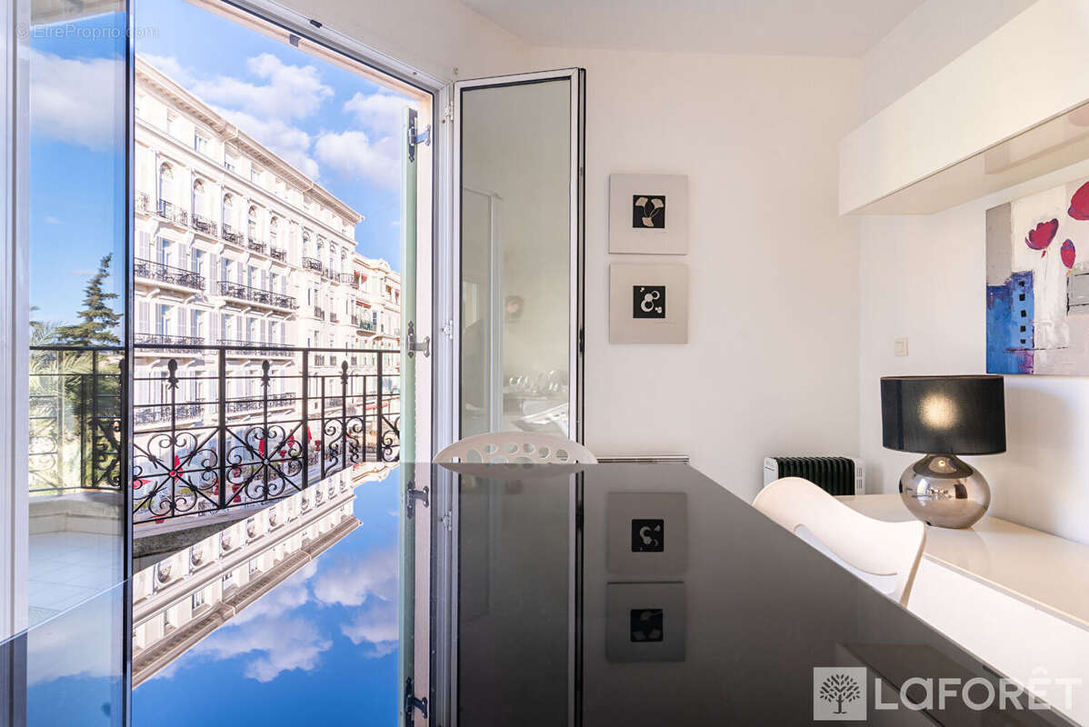 Menton  centre ville - 2 pièces 52 m2 - vue mer - photo 6