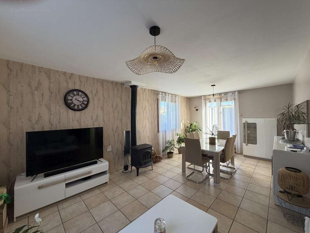 Maison à SAINT-CYR-SUR-LE-RHONE