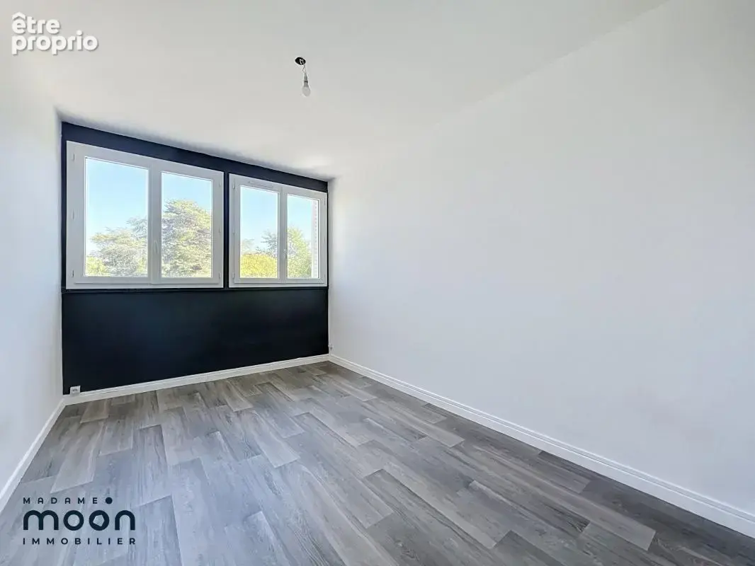 Oullins - Glacière T3/4 lumineux rénové 68m² + parking + cave 225 000€ - photo 8