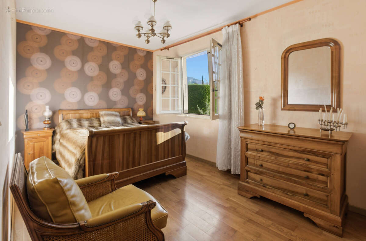 Appartement à SAINT-NAZAIRE-LES-EYMES
