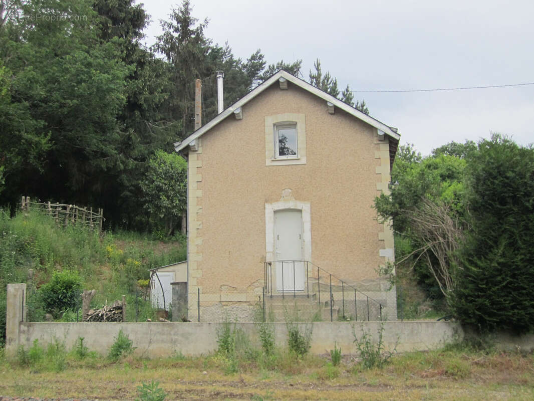 Maison à NEUVILLE-SUR-BRENNE