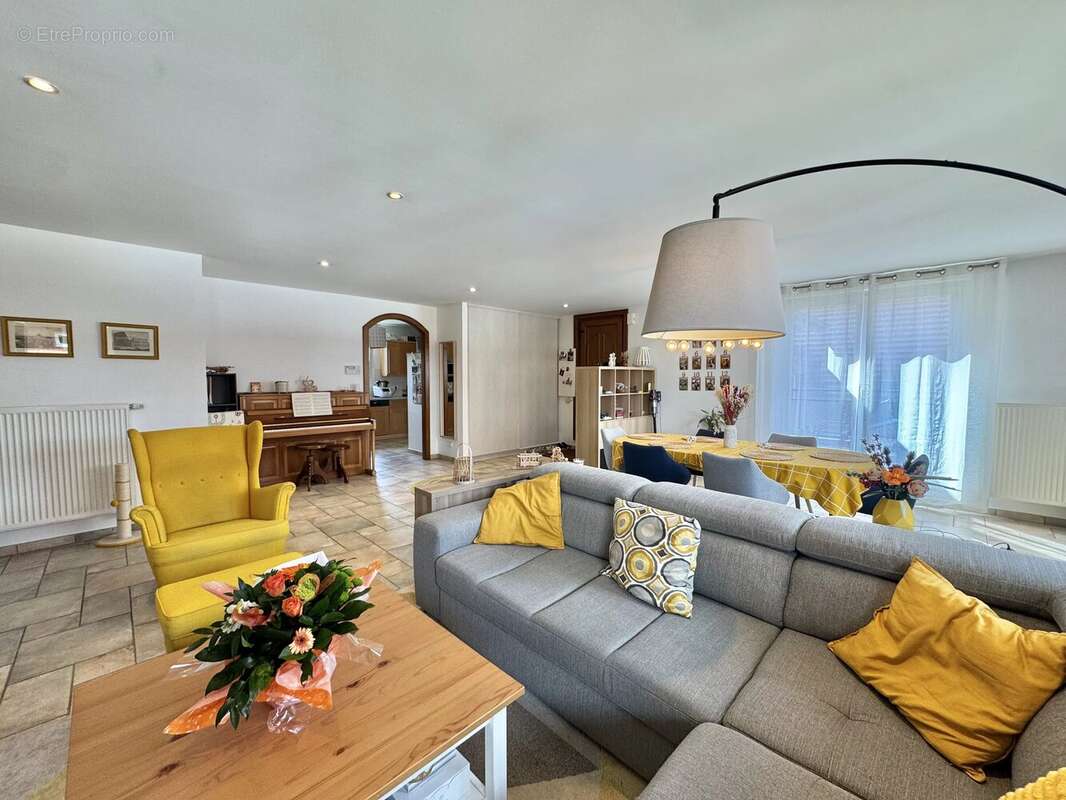 Appartement à STEINBRUNN-LE-HAUT
