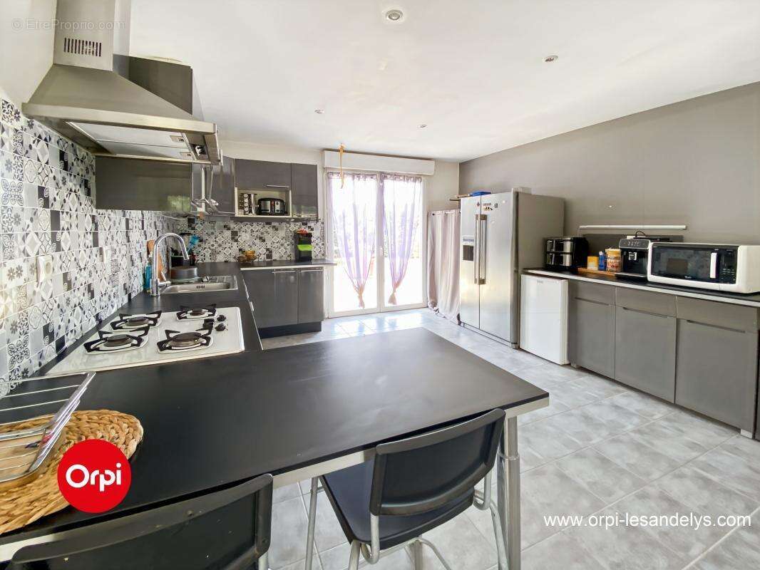 À Vendre Pavillon RT2012 - séjour (42 m²)  3 chambres  Terrain 812 m² - photo 4