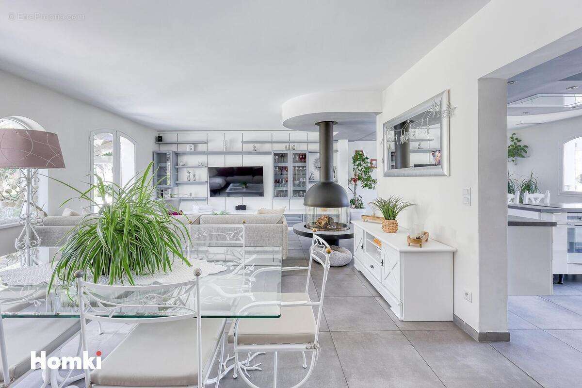 Maison à SOLLIES-VILLE