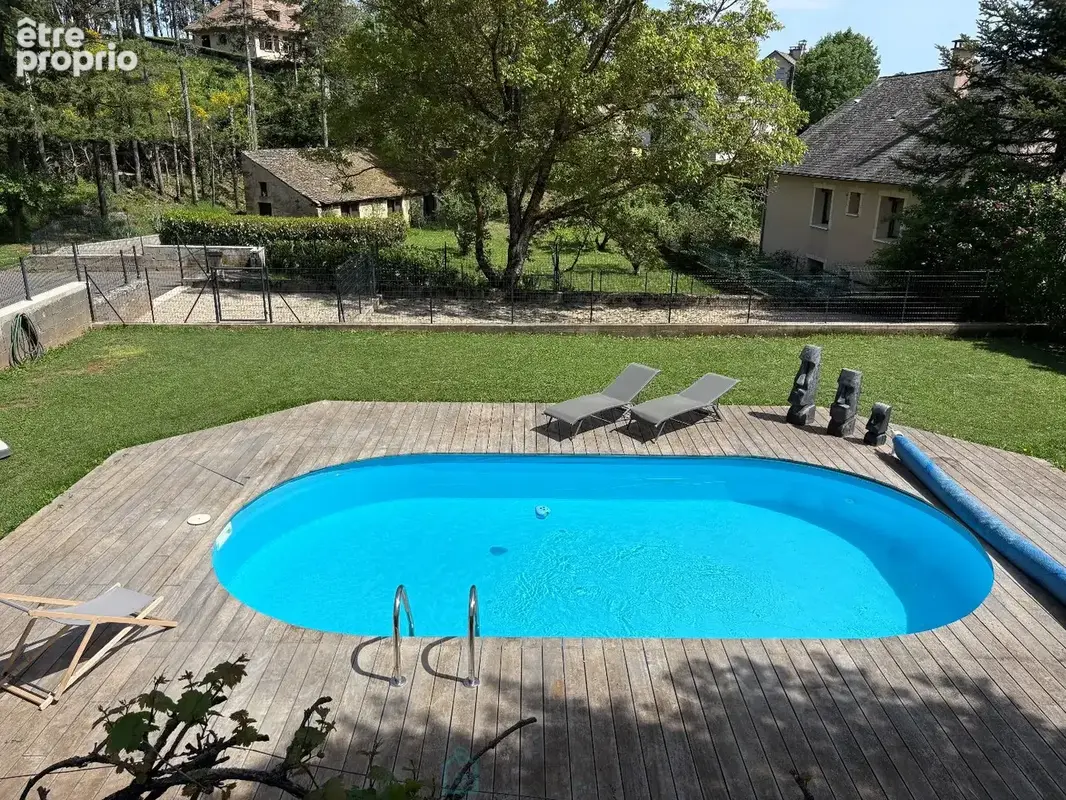Propriété d'exception  274 m² habitables + 699 m² de dépendances et garages - photo 3