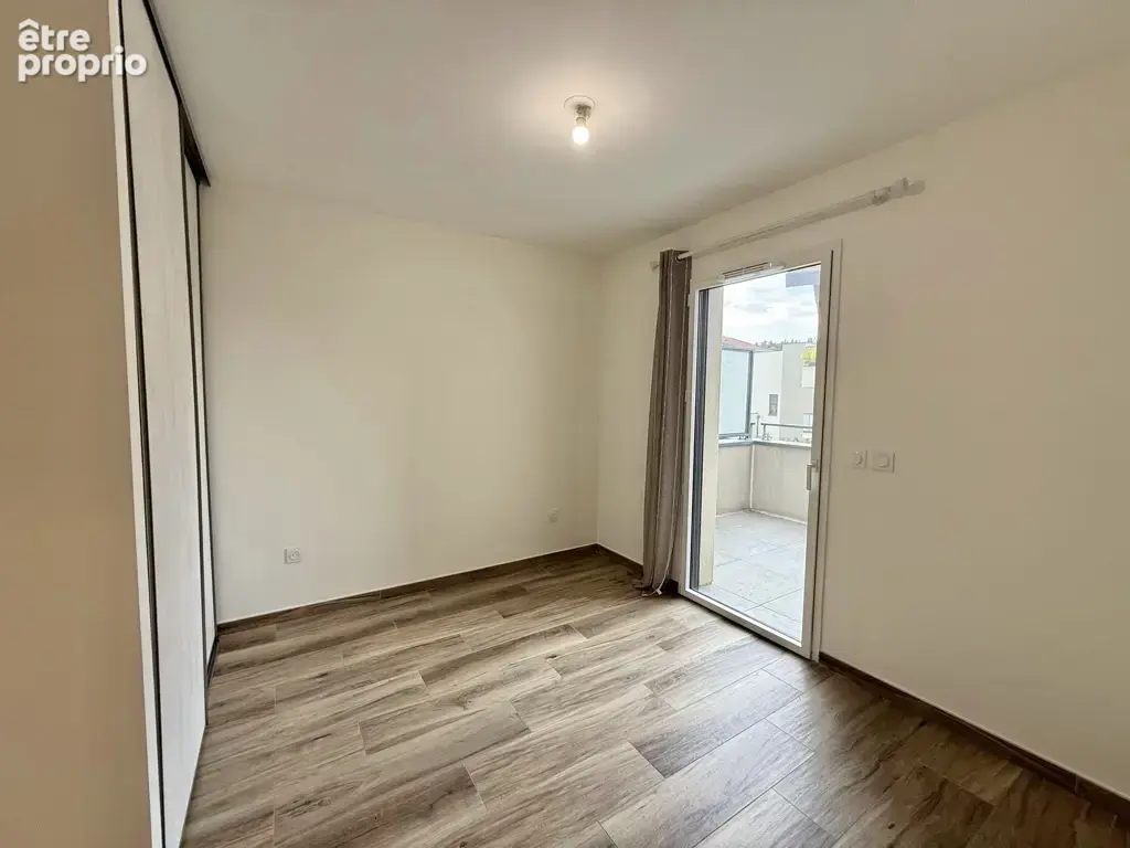 Appartement T3 récent avec deux balcons, garage et ascenseur - photo 15