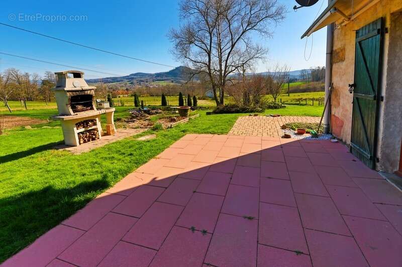Maison à LA CHAPELLE-DEVANT-BRUYERES