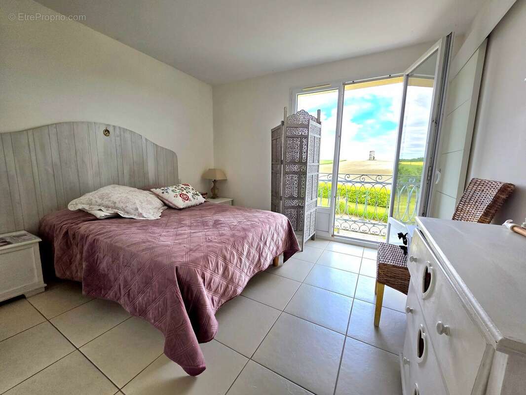 Villa lumineuse et spacieuse de 3 chambres et 3 salles de bain avec vue sur le pigeonnier et la campagne - photo 11