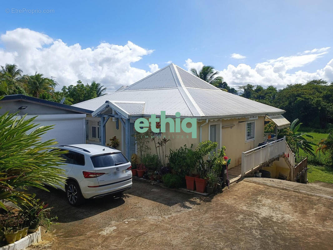 Maison à BAIE-MAHAULT