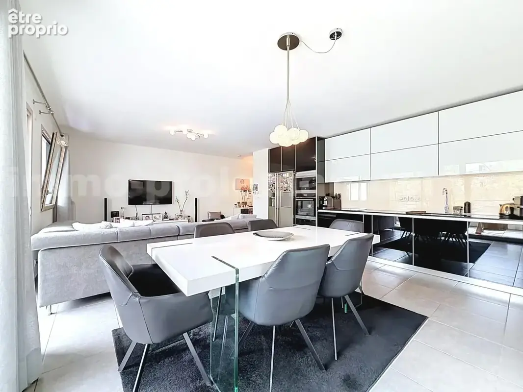 Appartement_T3_Annemasse_belle_superficie_proximitée_frontière_Suisse_tram_Ceva_direction_GENEVE_Frontaliers_Salon_Séjour_