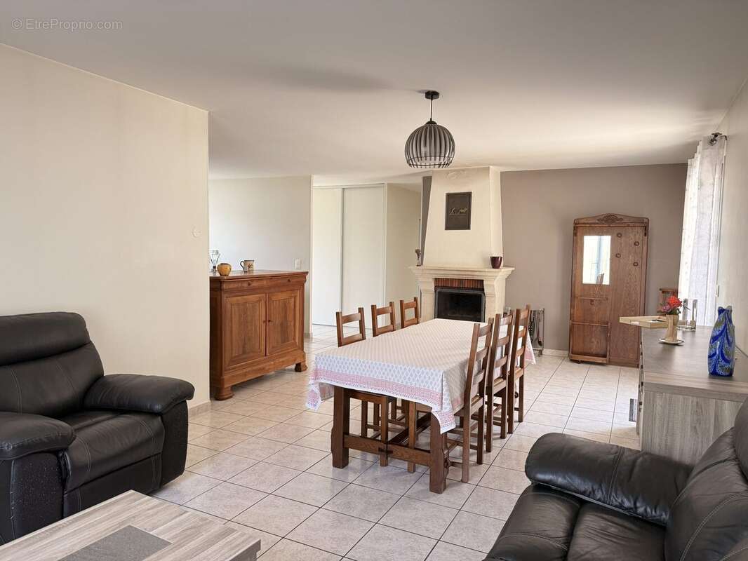 Maison 90 m² à Saint-Simon-De-Pellouaille  - photo 4