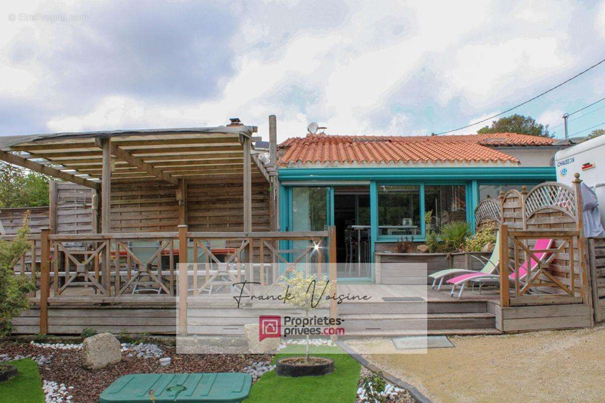 Maison à SAINT-MICHEL-MONT-MERCURE