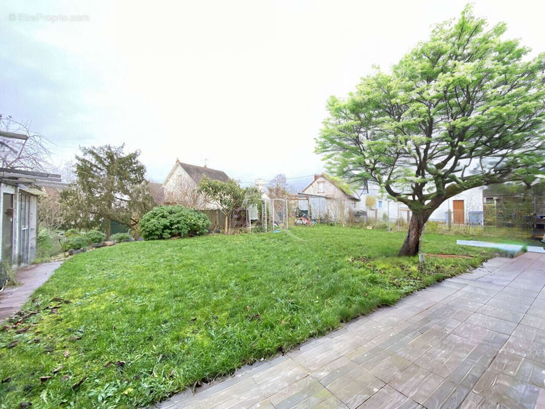 Maison à FLEURY-LES-AUBRAIS