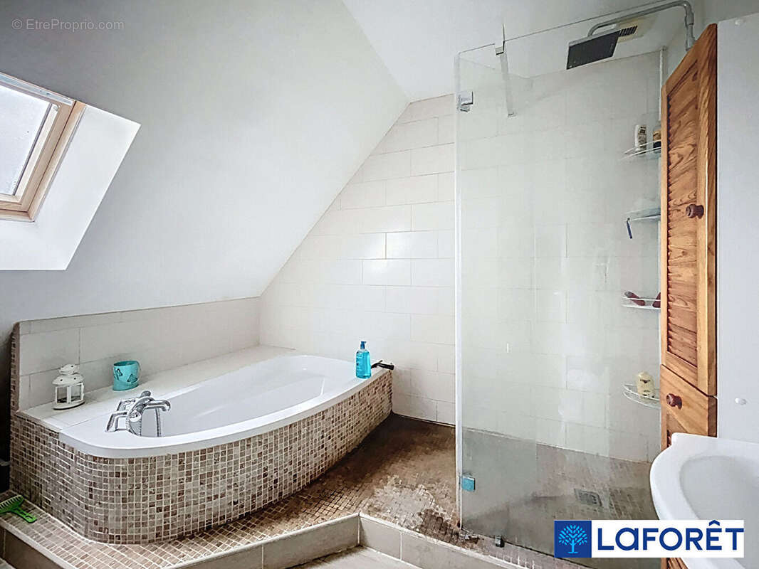 Maison à IS-SUR-TILLE