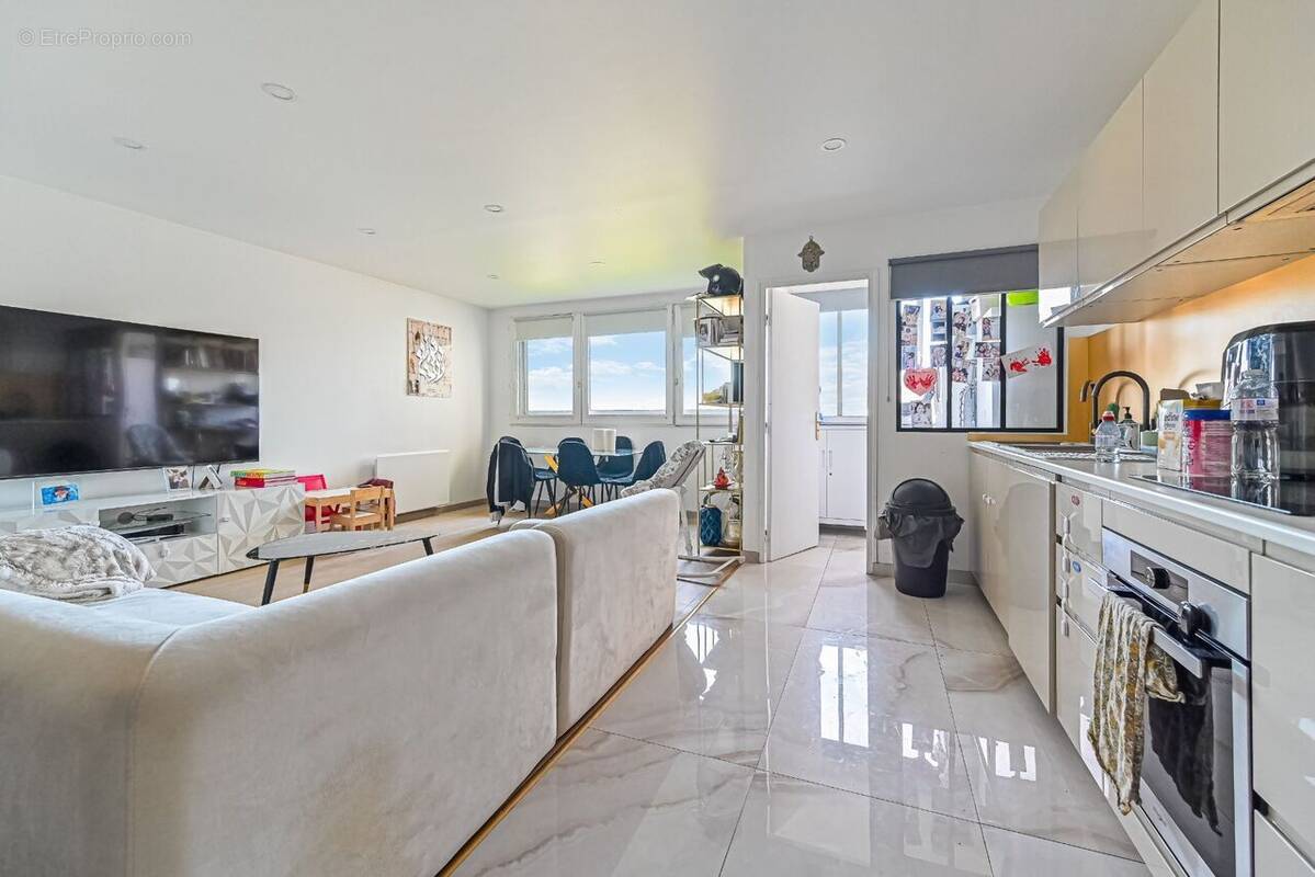 Appartement à CHARENTON-LE-PONT