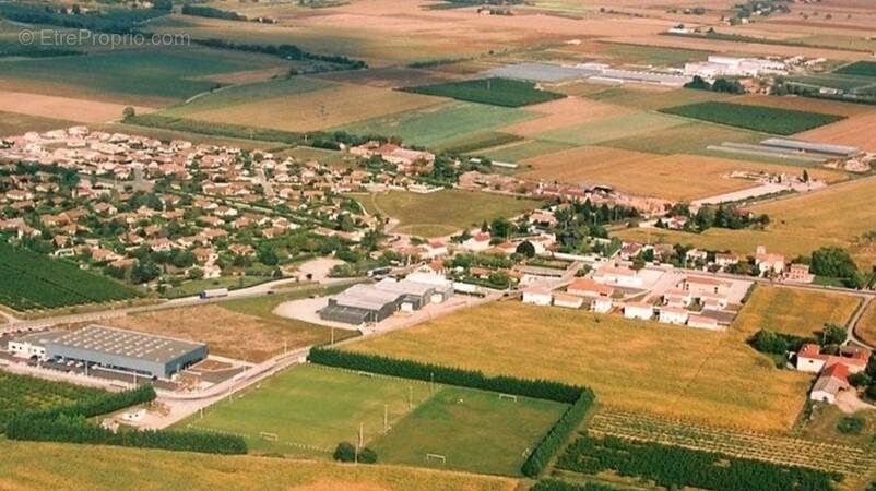 Terrain à GRANGES-LES-BEAUMONT