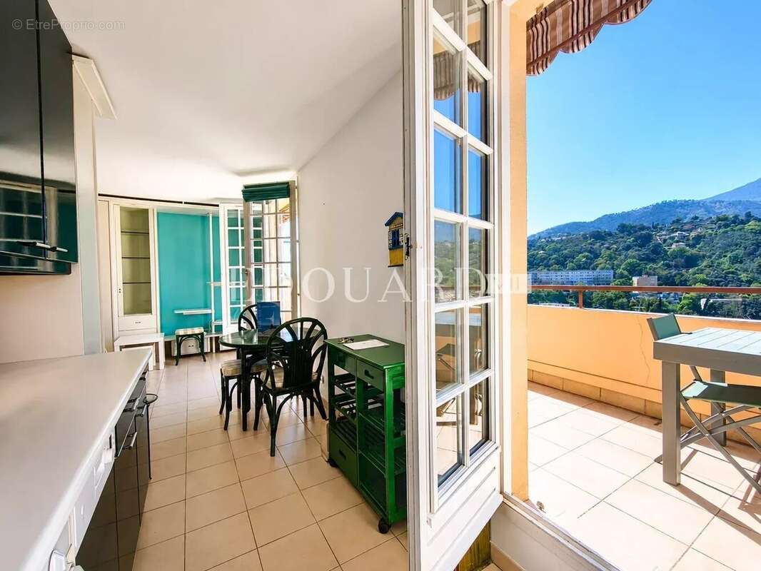 Dans le quartier du Riviera, à vendre grand studio en dernier étage avec terrasse, cave et garage - photo 5