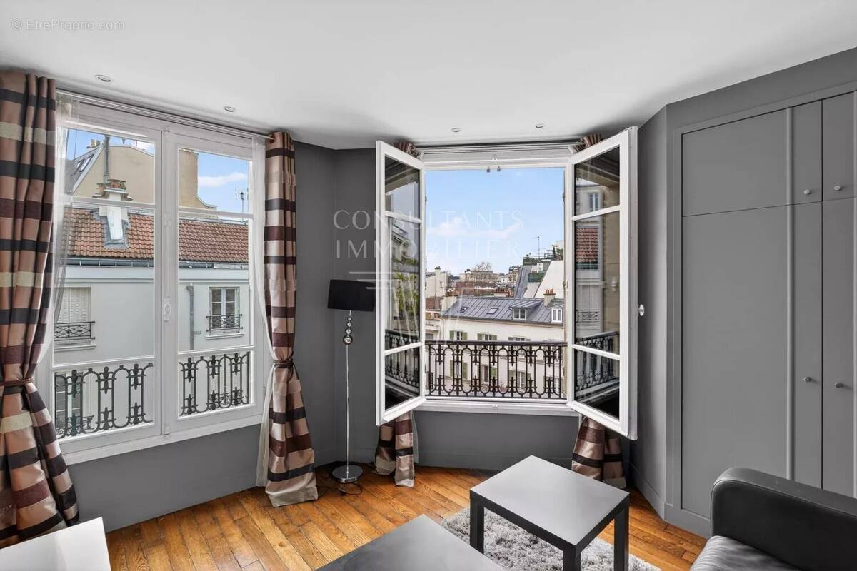 Appartement à NEUILLY-SUR-SEINE