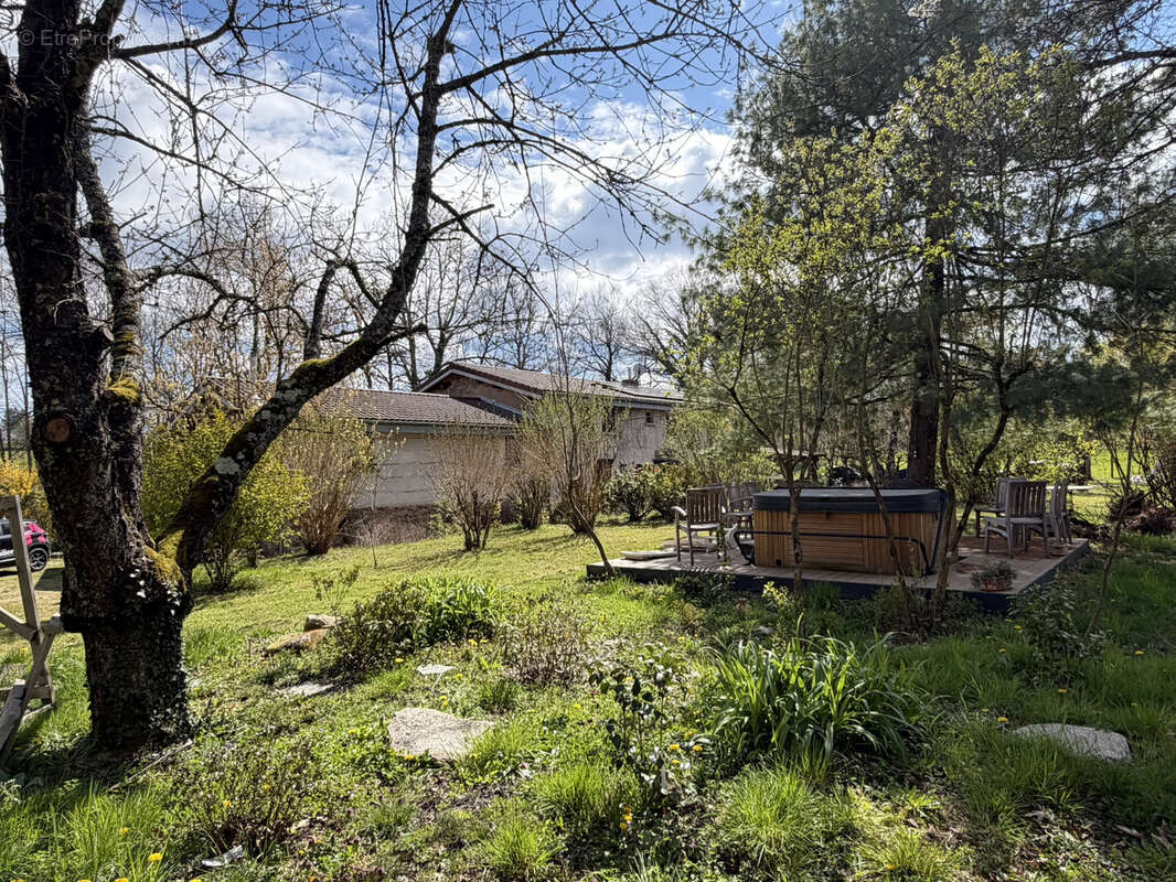 Maison à AUGEROLLES