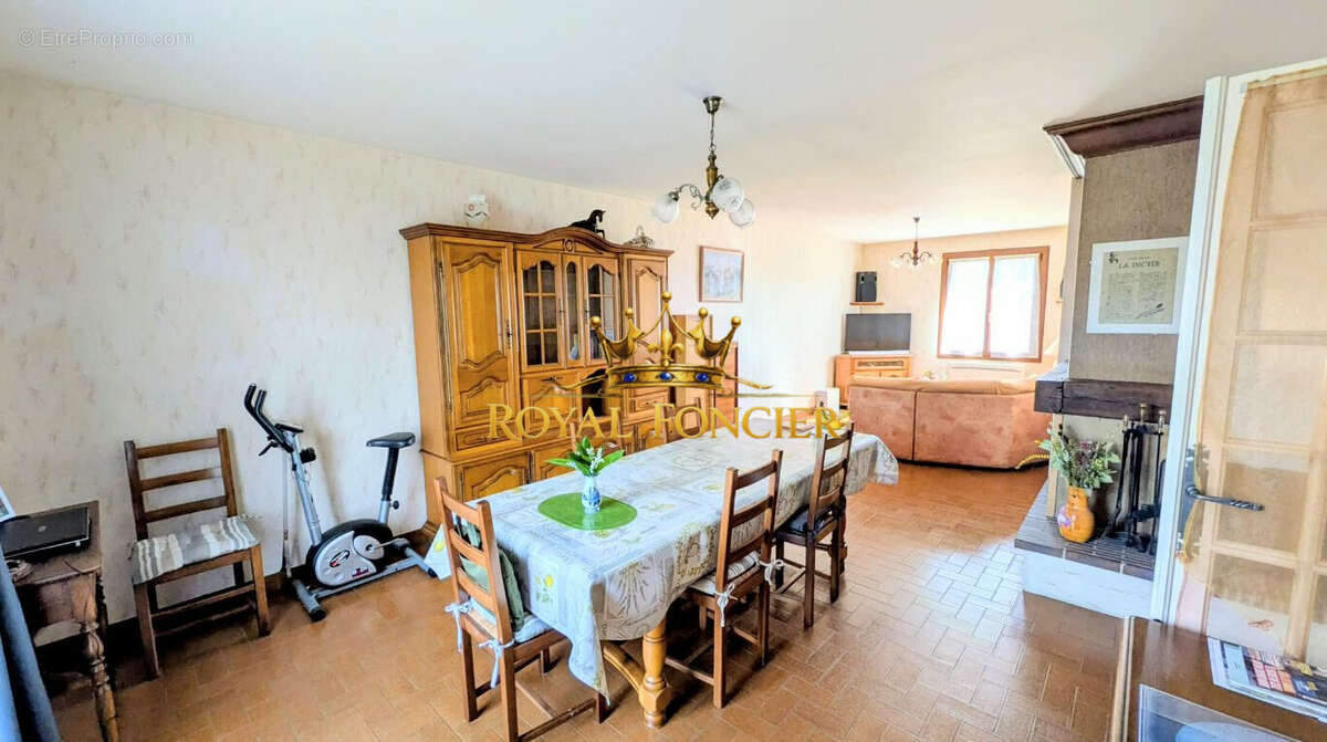 Maison 88 m² à Dange-Saint-Romain  - photo 5