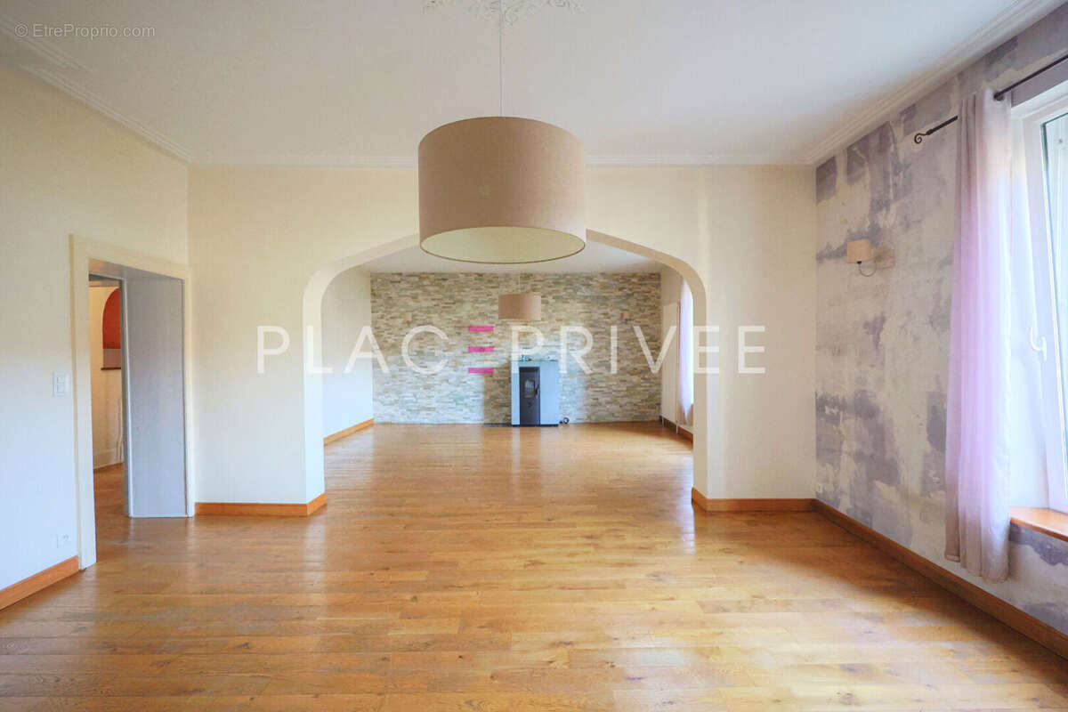 Maison à CHOLOY-MENILLOT