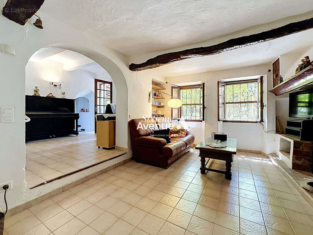 A vendre au Plan de Grasse - Maison atypique de 10 pièces ? 8 chambres ? Terrain de 360 m² - photo 6