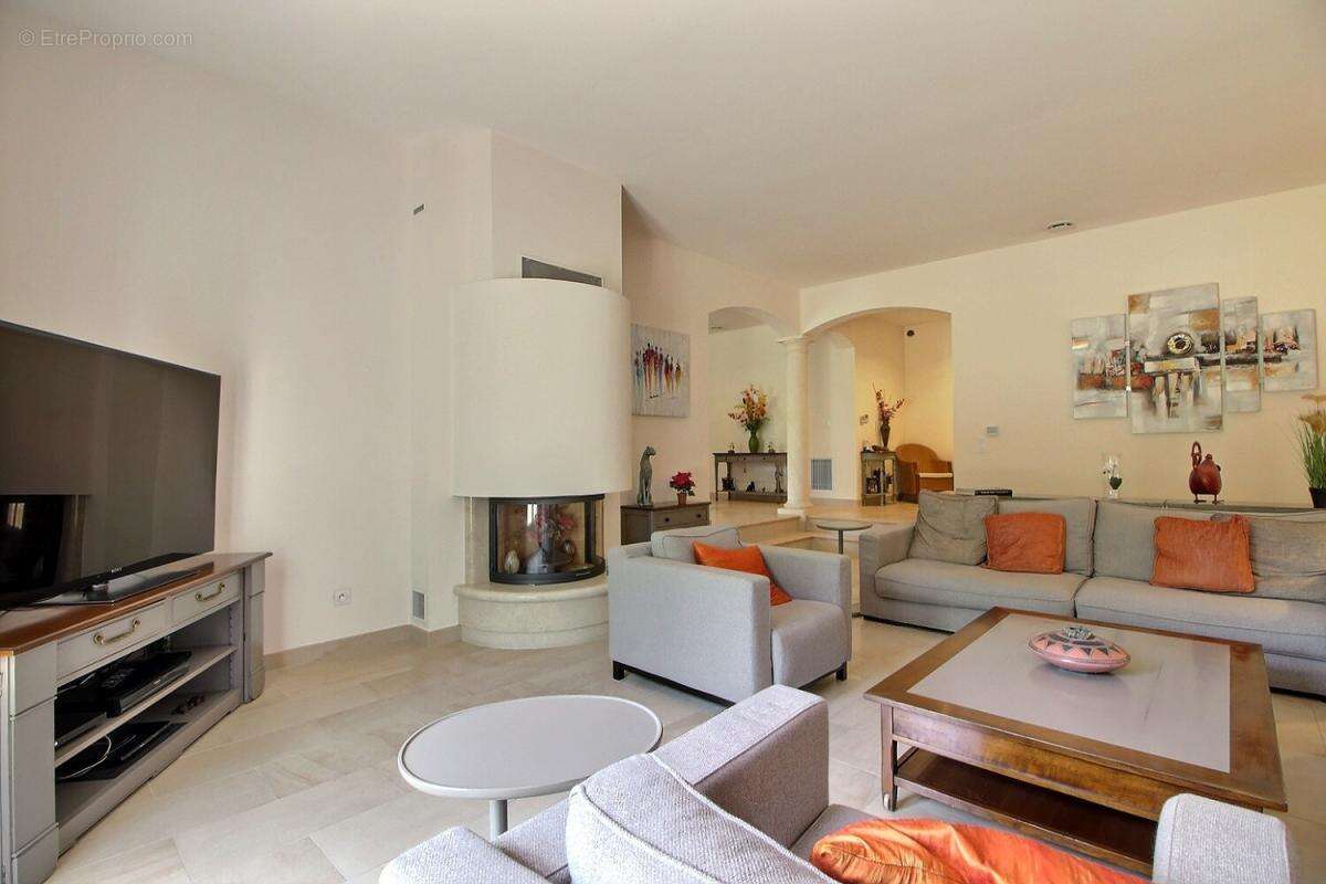 Maison à L&#039;ISLE-SUR-LA-SORGUE