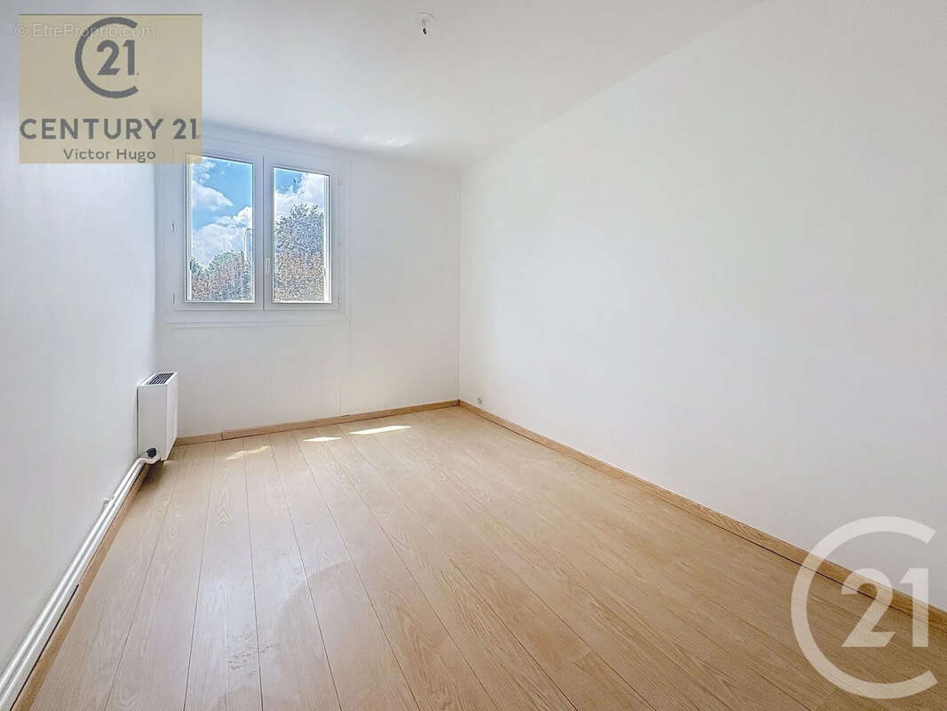 Appartement 64 m² à Limoges  - photo 9