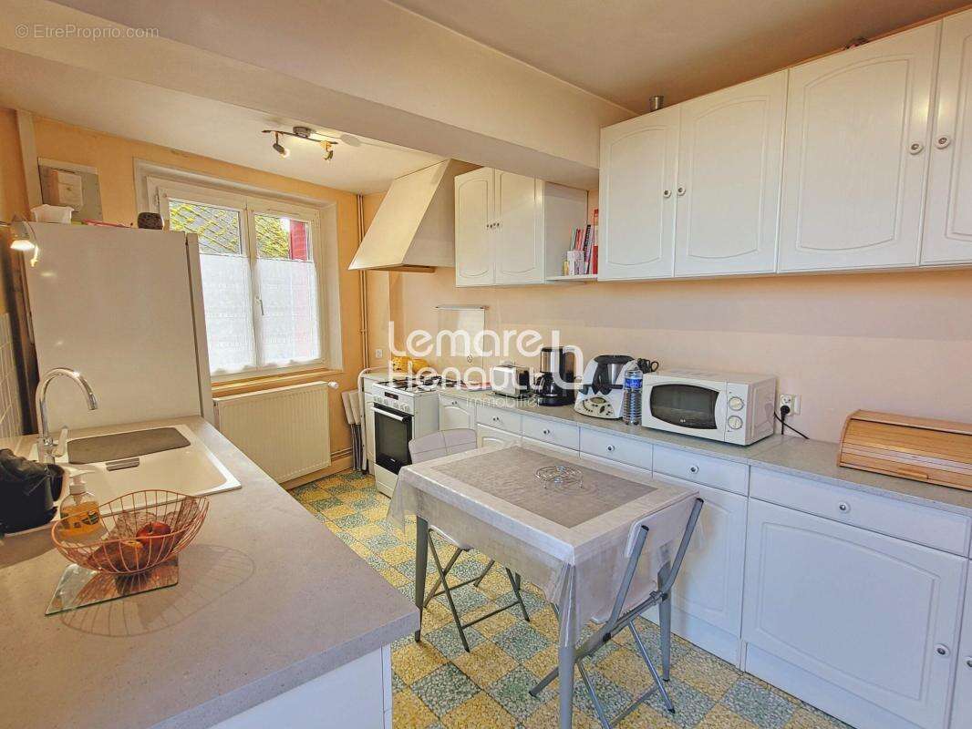 Maison à TREMBLAY-LES-VILLAGES