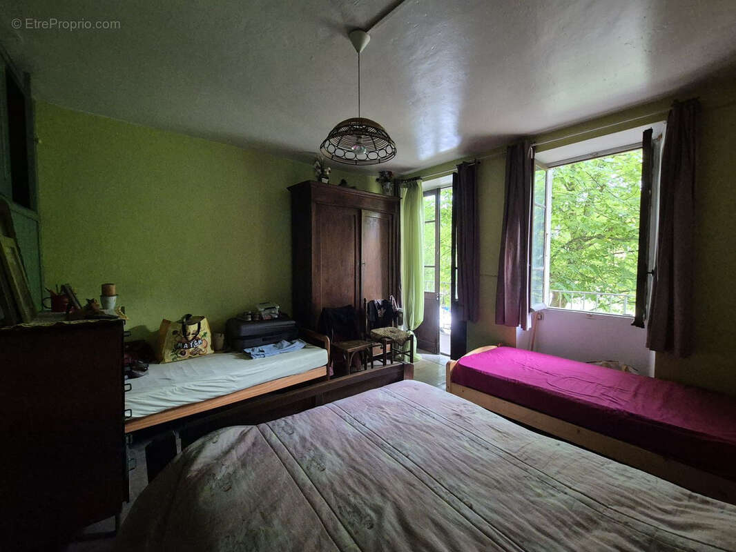 Bâtisse à rénover + maisonnette, 1484 m2 de terrain ! - photo 8