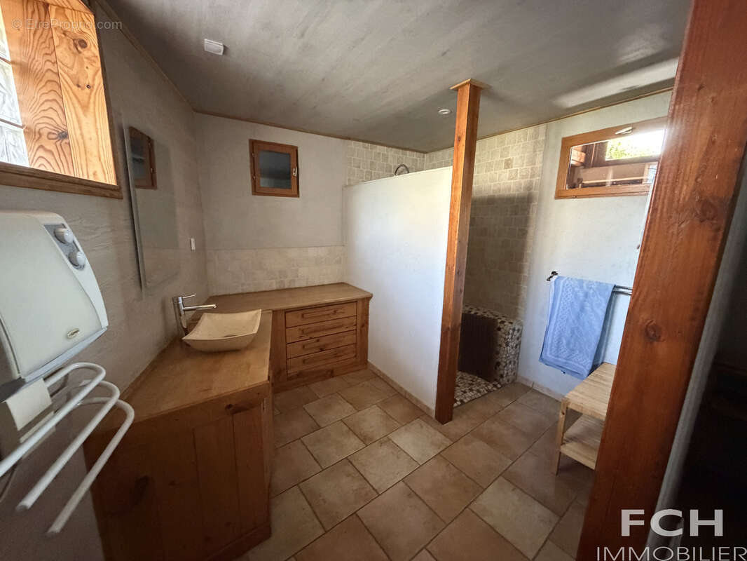 Maison de campagne avec 2 garages et dépendances - photo 14