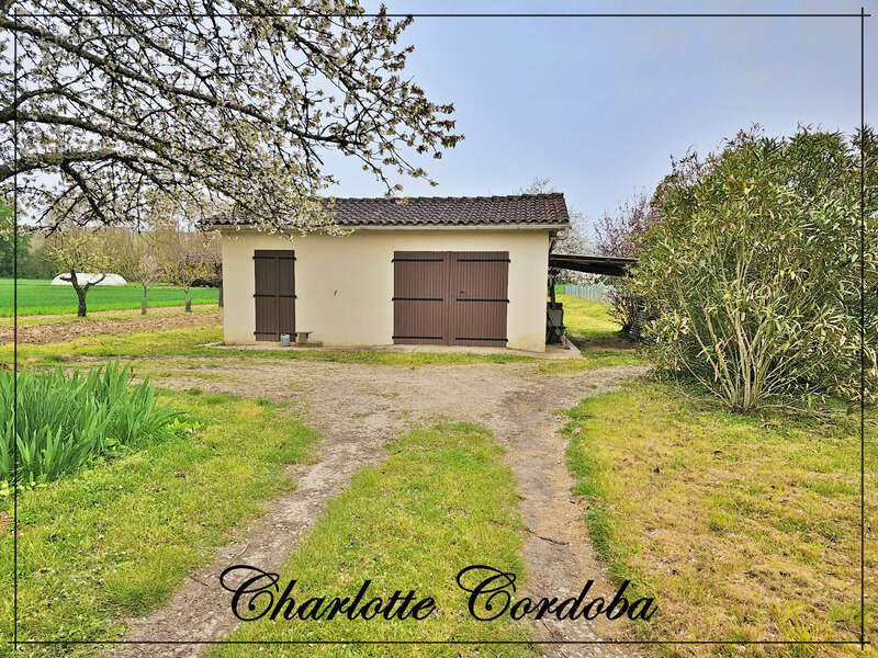 Maison à FEUGAROLLES