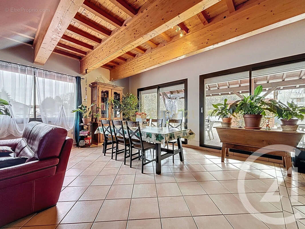 Appartement à BOURGOIN-JALLIEU