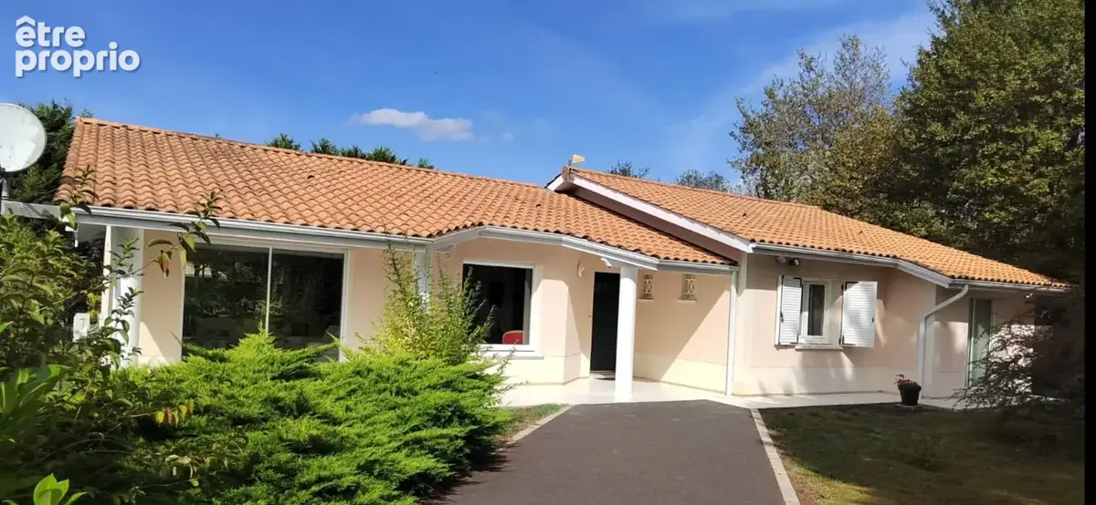 Maison contemporaine à vendre à Salles - 6 pièces, piscine et garage double - photo 2
