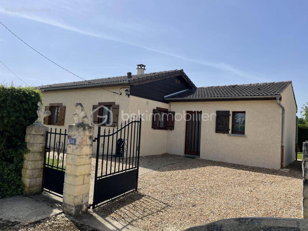 Maison à SOMMECAISE