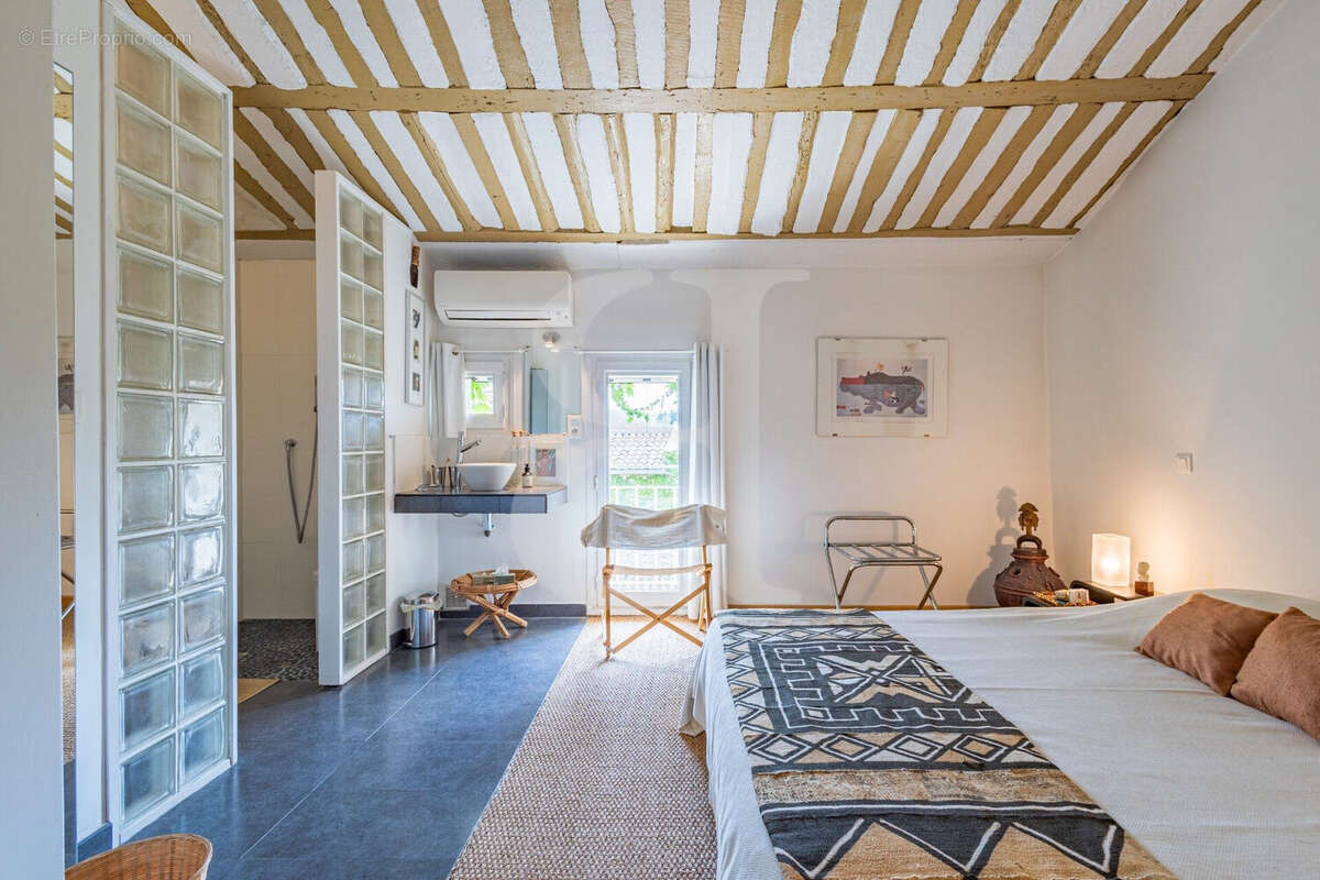 Maison à L'ISLE-SUR-LA-SORGUE