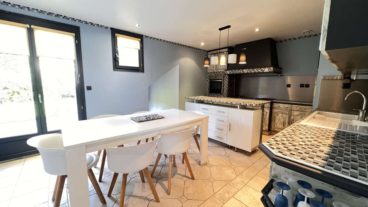 Maison à MONTEREAU-FAULT-YONNE