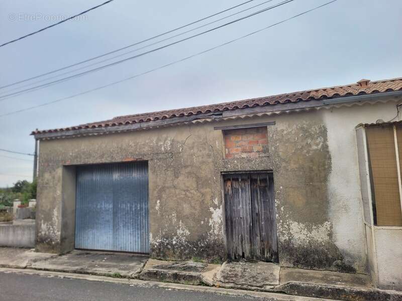 Parking à SAINT-ESTEPHE