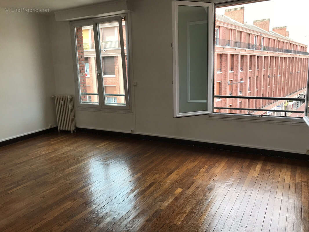 Superbe Appartement T3 Lumineux - Vue Imprenable sur l'Hôtel de Ville d'Amiens - photo 2
