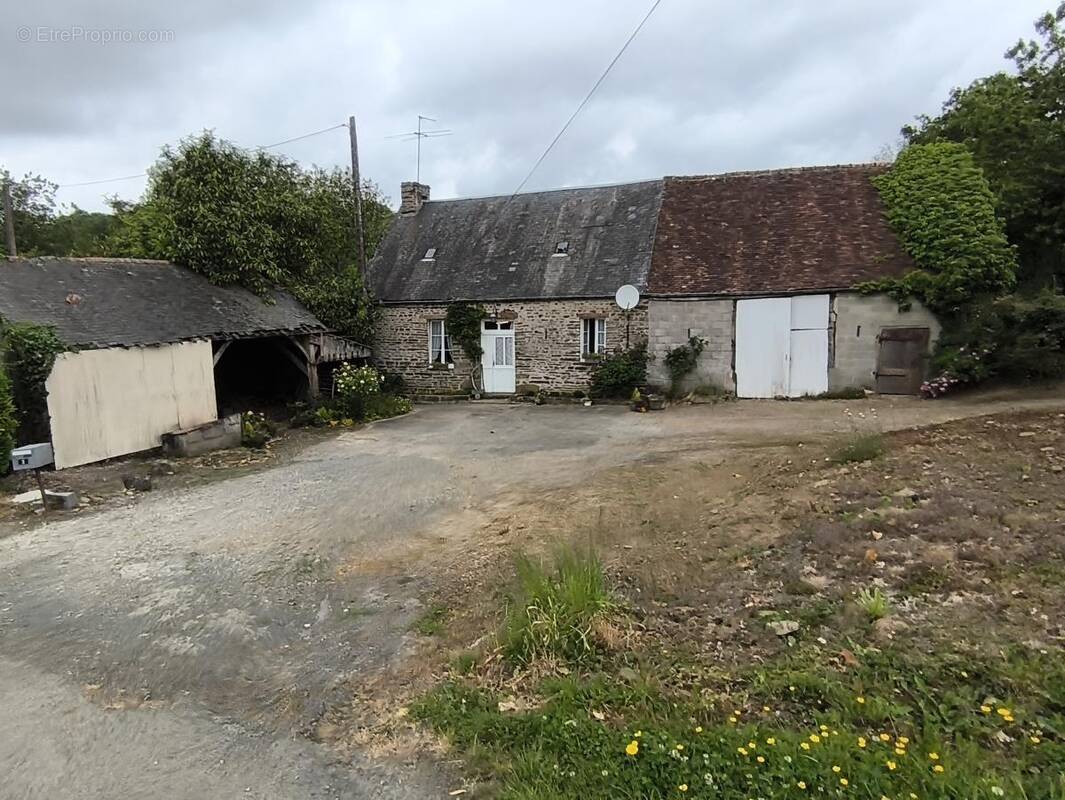 Maison à SAINT-BOMER-LES-FORGES