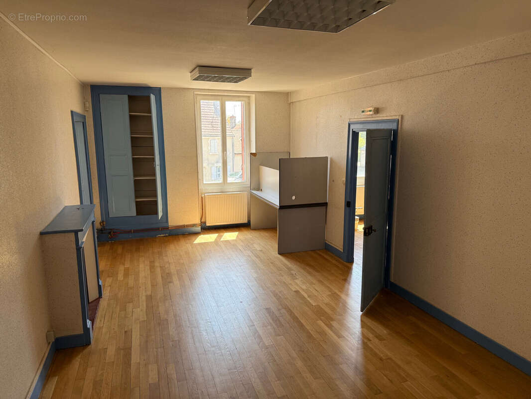 Maison 148 m² à Montipouret  - photo 8