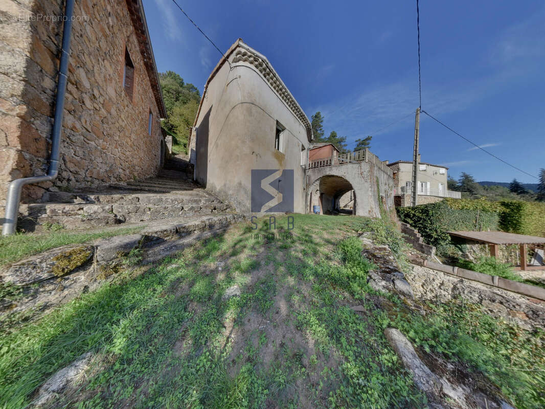 Maison à SAINT-FORTUNAT-SUR-EYRIEUX