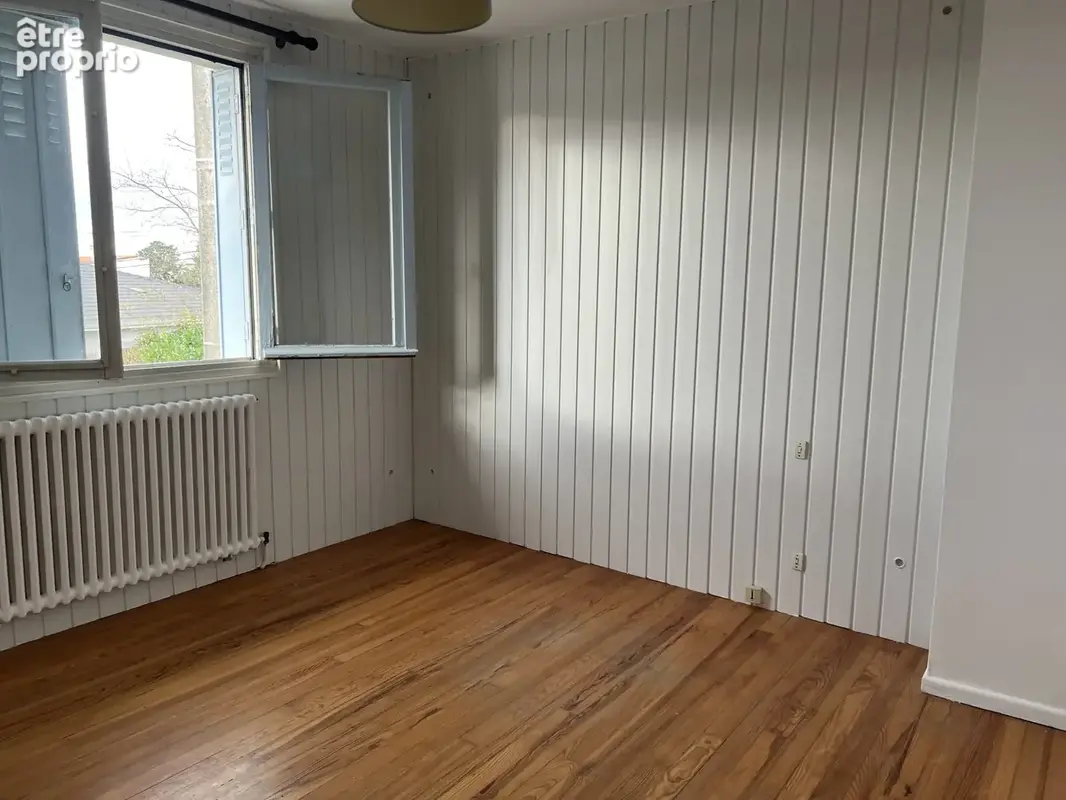 Maison de ville a redécorer avec jardin clos et garage - photo 2