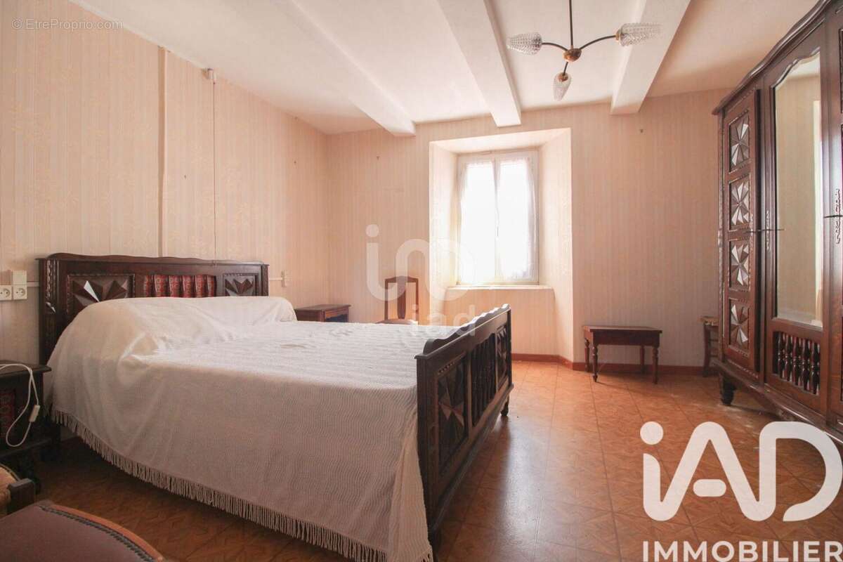 Maison 160 m² à Saint-Izaire  - photo 7