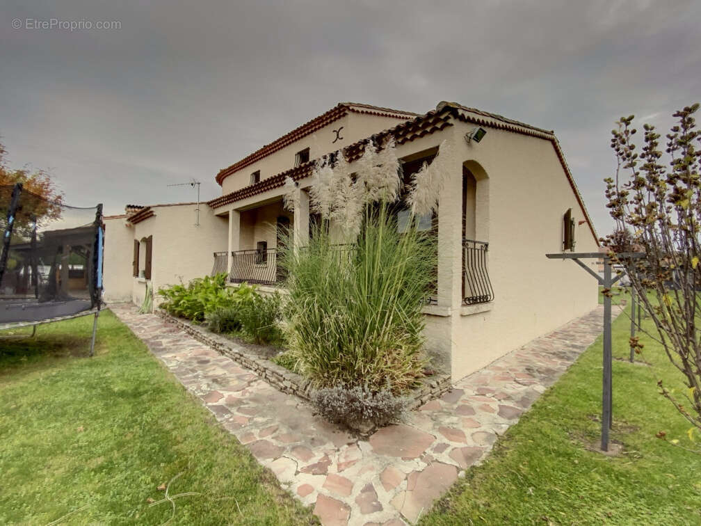 Maison à SAINT-BEAUZIRE