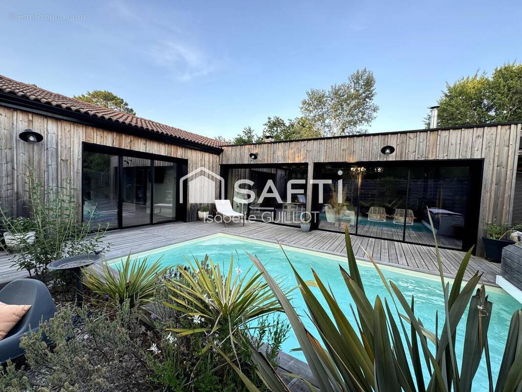 Photo 1 - Maison à ARES