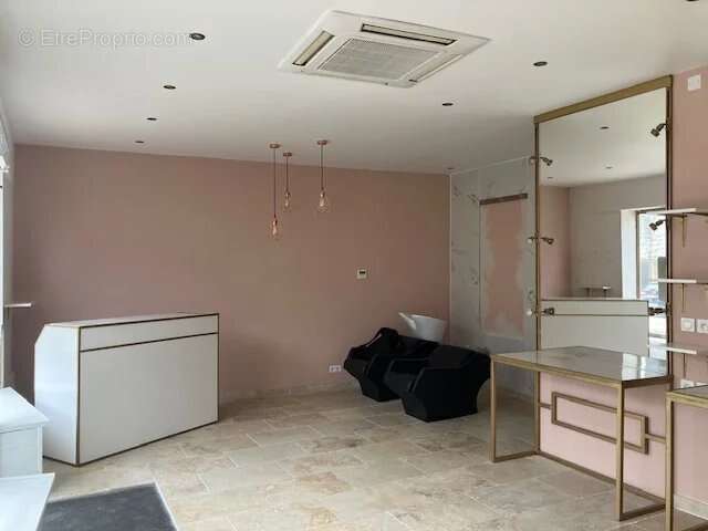 Local commercial 53 m² RDC Vitrine - photo 2