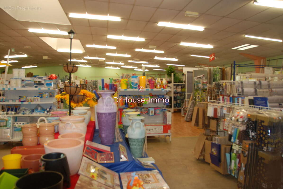 Commerce 850 m² à Lacapelle-Marival  - photo 8